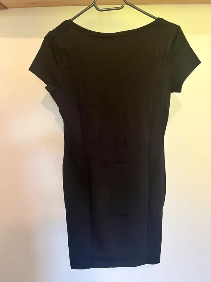 Robe noire - photo numéro 2