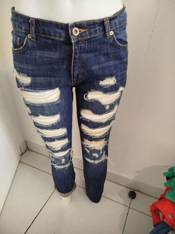 #kytie38femme. Jeans troué taille 38 de model nancy