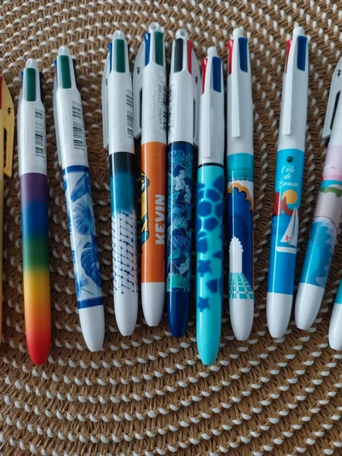 Lots de 13 Bic 4 couleurs - photo numéro 3