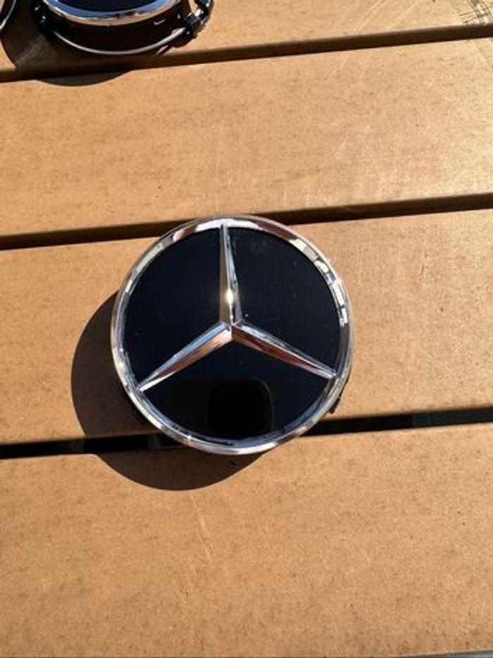 4 Centres de roues Mercedes neuf - photo numéro 4
