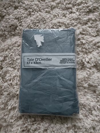 1 taie d'oreiller bleu gris en 63 X 63 cm