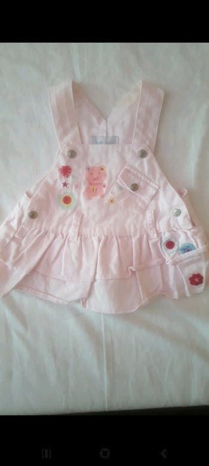 Très belle robe rose à bretelles et à volants pour filles avec des petites fleurs brodées 3 mois