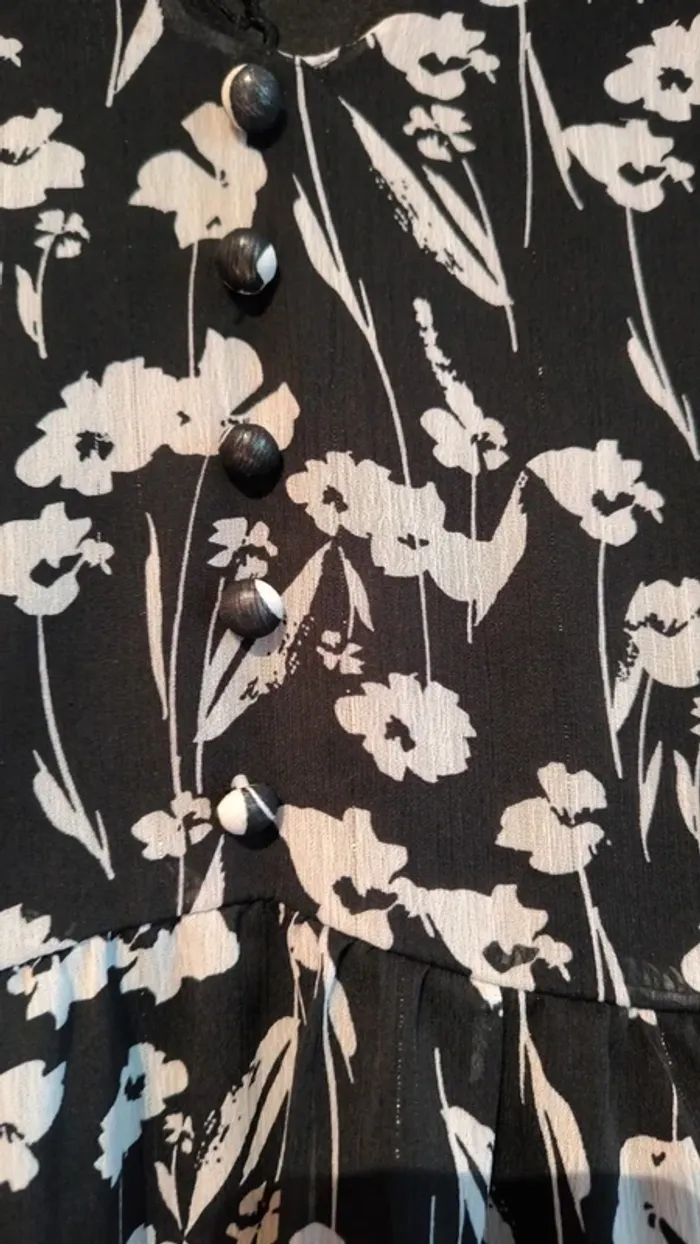 🌸 Robe noire à fleurs blanches - fluide & légère 🌸 - photo numéro 4