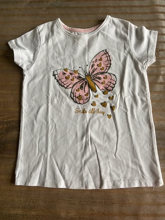 T-shirt manches courtes.