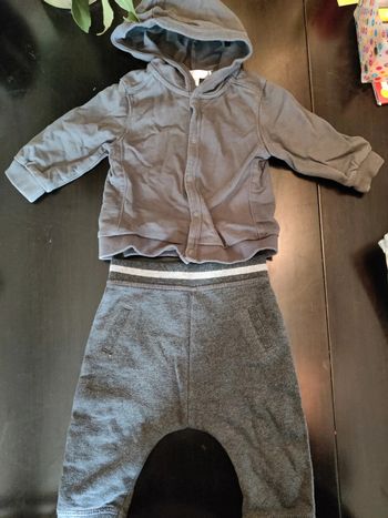 Lot veste et jogging taille 6 mois