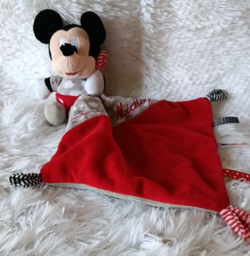 Doudou peluche Mickey gris nuages avec mouchoir -Disney