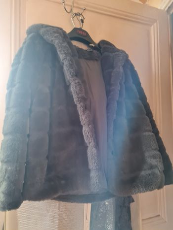 Manteau fausse fourrure
