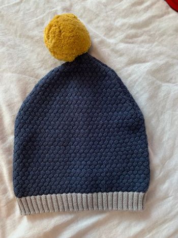 Bonnet en laine avec pompom