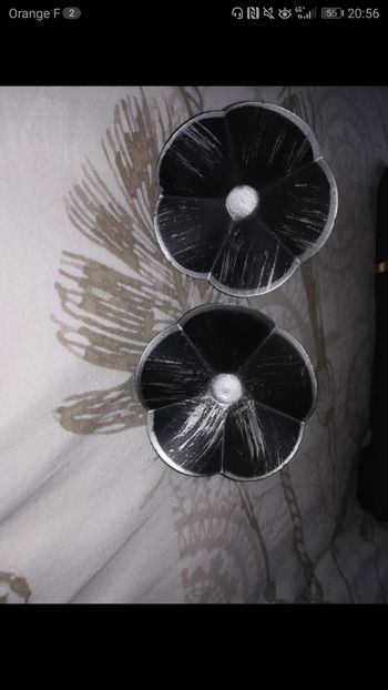 2 embrasses à doubles rideaux, forme de fleur, très bon état 2 embrasses à doubles rideaux, forme de fleur, très bon état