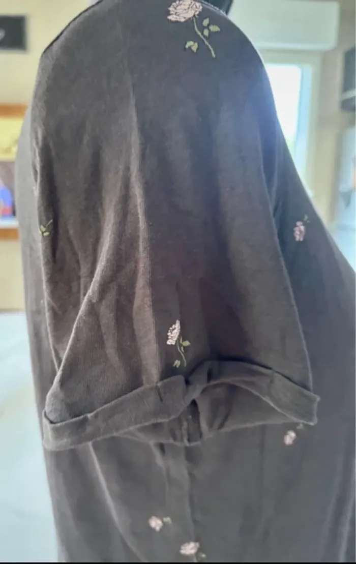 T-shirt noir chez bershka taille S - photo numéro 4