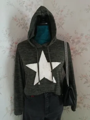 Sweat fin à capuche kaki avec étoile fourrure avec perles / new collection / (TU)
