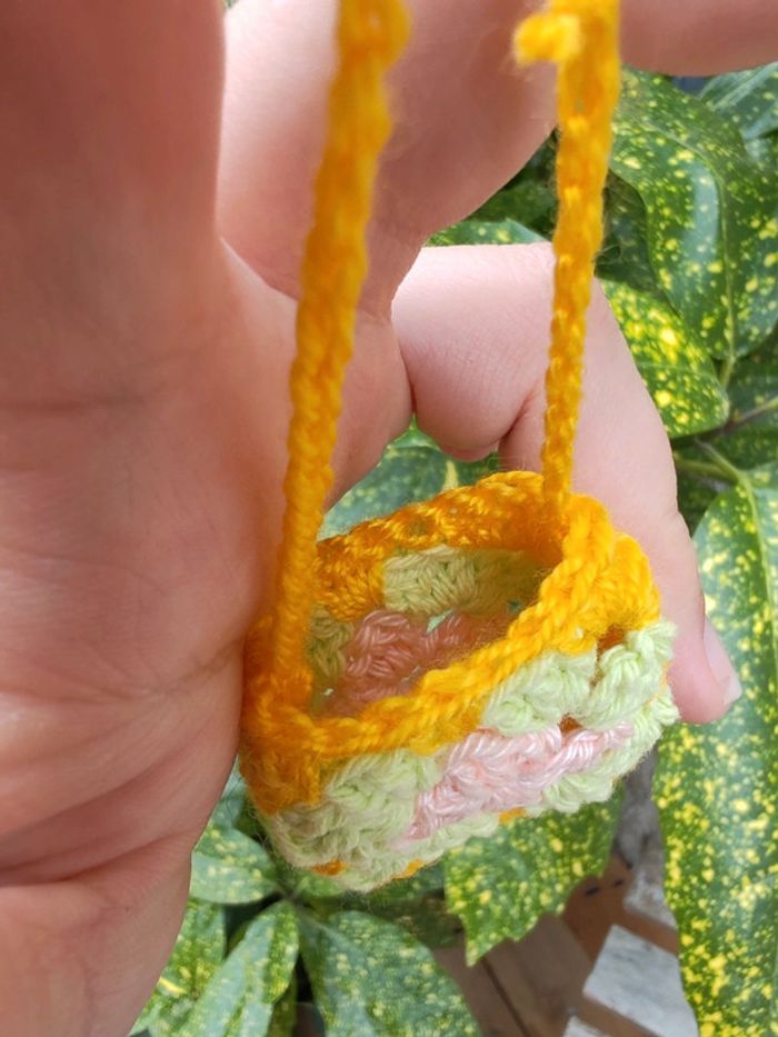 Sac granny square vert clair pour poupée barbie - photo numéro 6