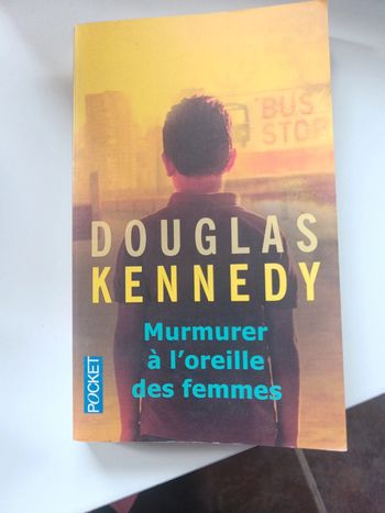 Livre murmurer à l'oreille des femmes de Douglas Kennedy