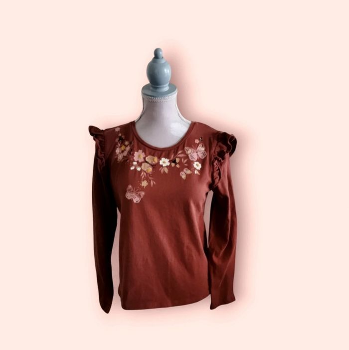 T shirt manches longues marron fleurs froufrous épaules C&A taille 10 ans