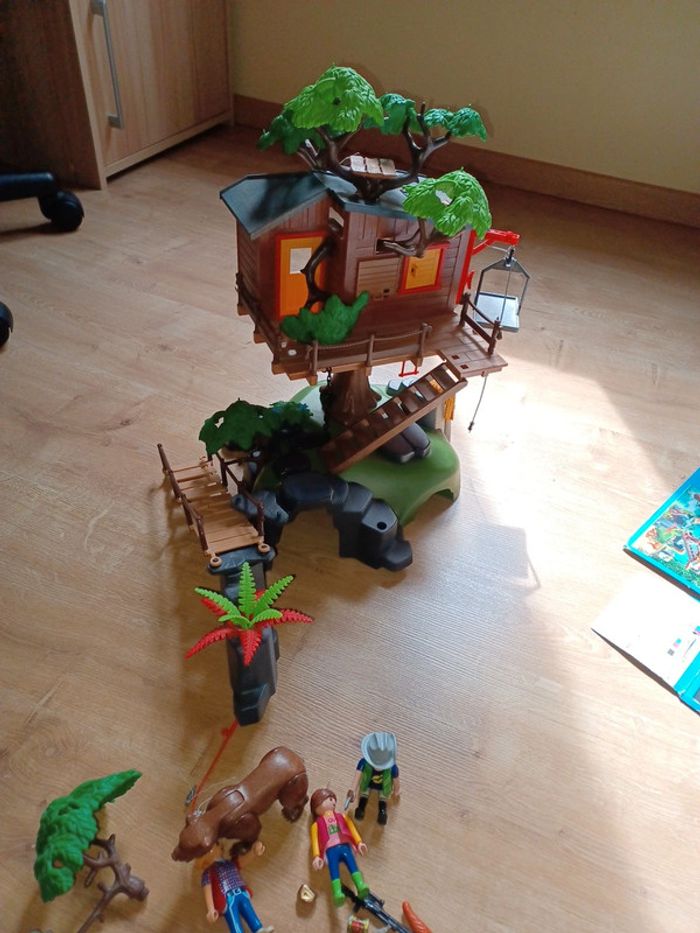 Playmobil La cabane dans les arbres.