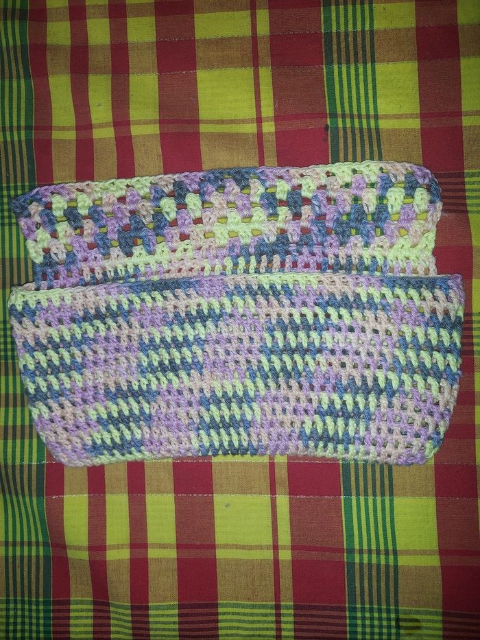 Crochet fait mains ( trousse et porte monnaie - photo numéro 3