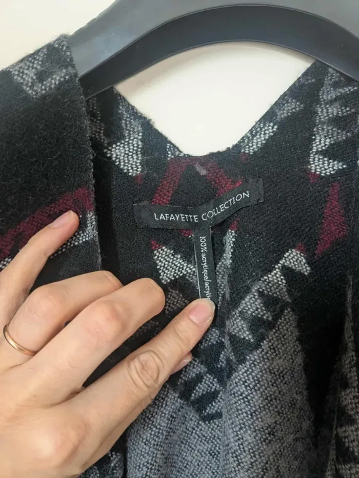 Poncho Galeries Lafayette - photo numéro 3
