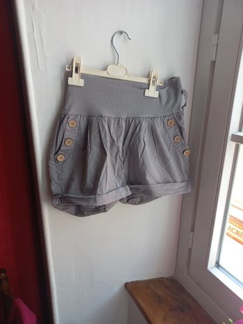 Short toute saison taille haute léger M