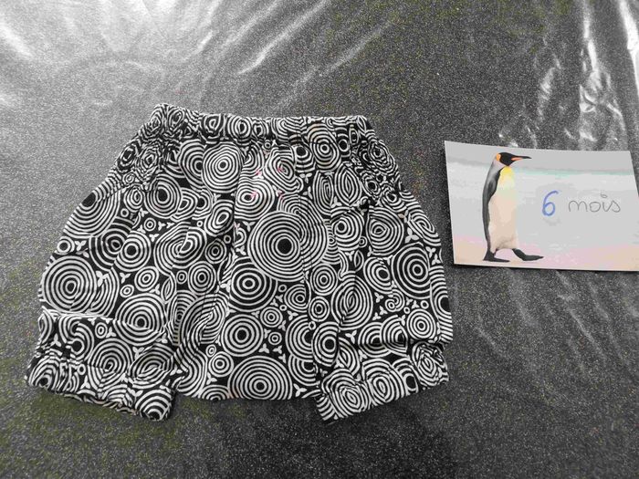 Short 6 mois neuf
