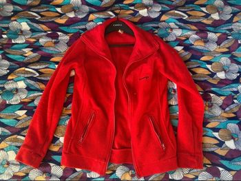 Veste polaire rouge