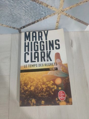 Livre poche le temps des regrets Mary Higgins Clark