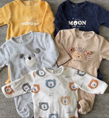 Lot 5 pyjamas 1 mois Kiabi