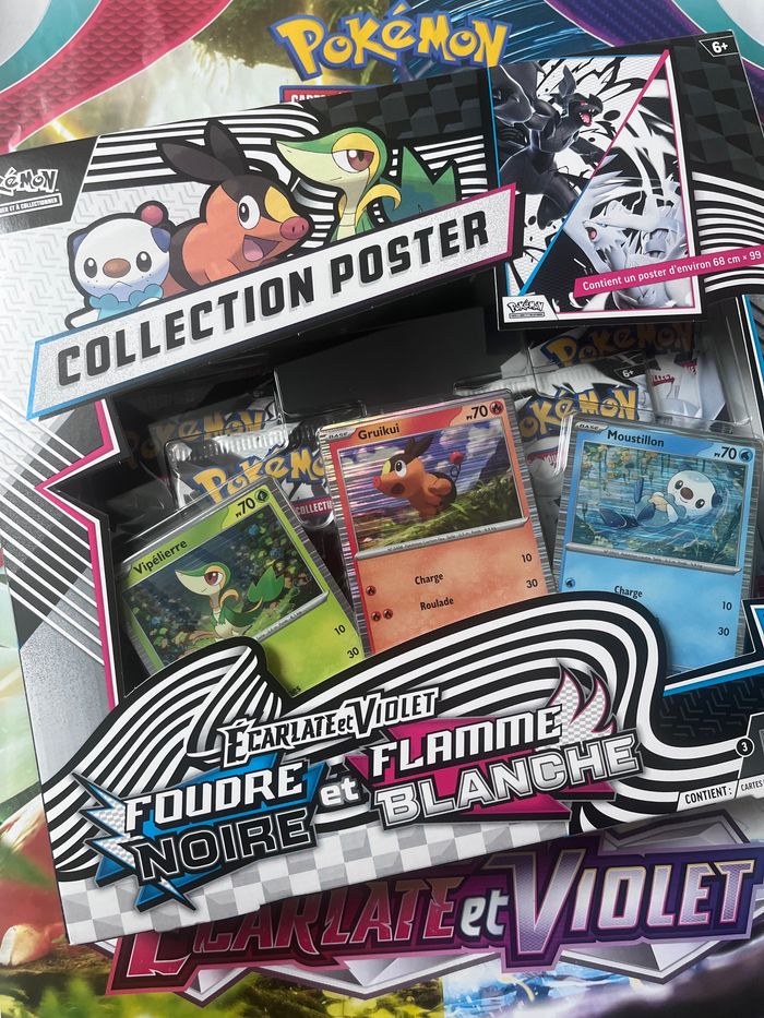 Pokémon EV 10.5 – Coffret  Poster Unys – Foudre Noire & Flamme Blanche