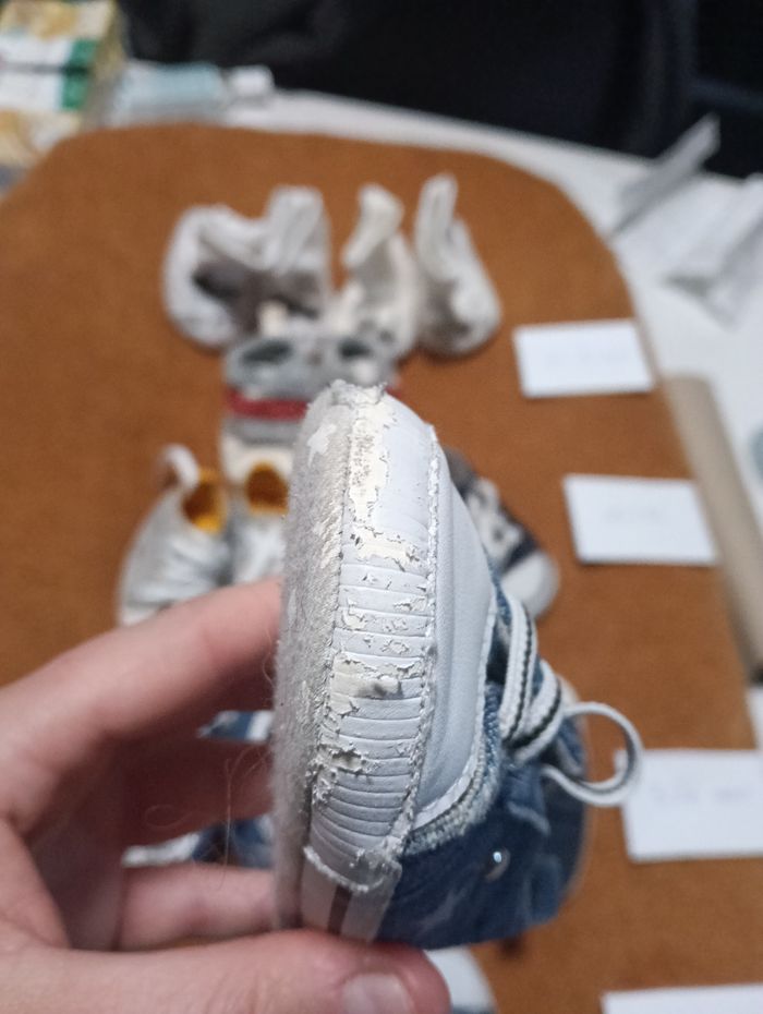 Lot de deux paires de chaussons et 6 paires de chaussures - photo numéro 7