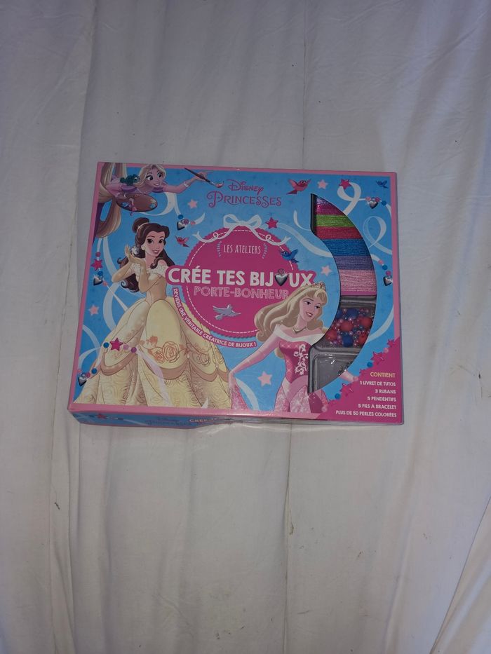 Les ateliers Crée tes bijoux porte- bonheur Disney Princesses