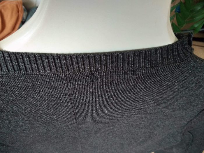 Pull gris coutures apparentes - photo numéro 9
