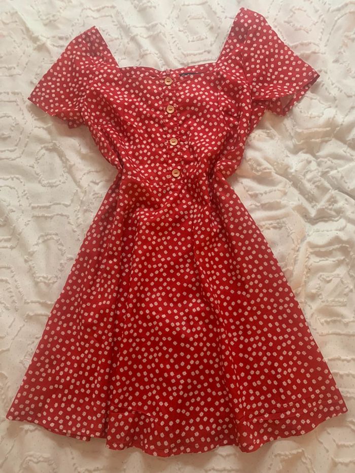 Robe à fleurs rouge