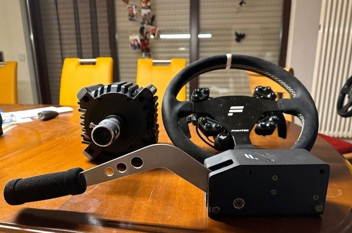 Fanatec DD pro 8Nm,avec frein à main,pédales V3Fan - photo numéro 3