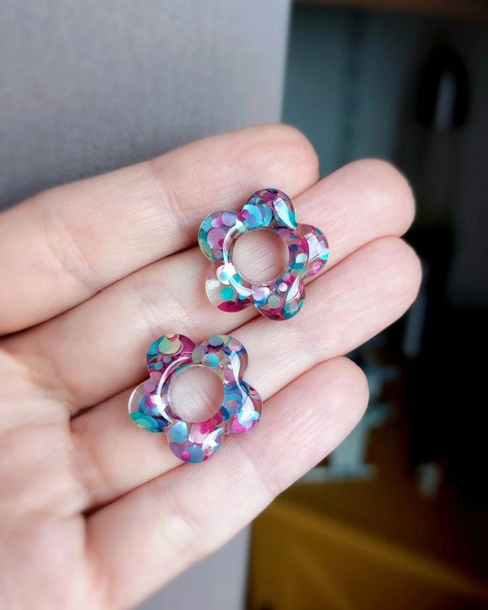 Clous fleurs confettis