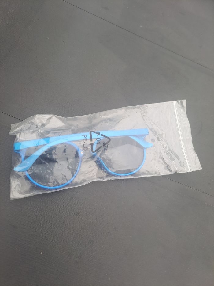 Lunettes de soleil "CE" - photo numéro 8