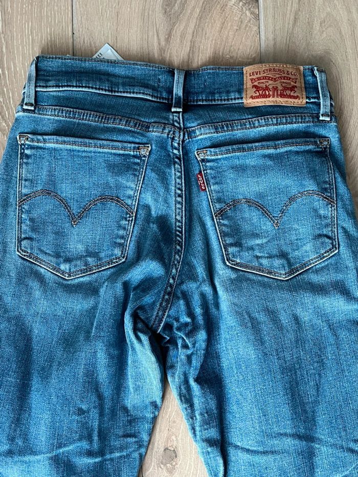 Jeans Levis 710 taille 26 longueur 30 - photo numéro 6