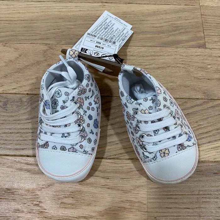 Chaussures bébé 6/9 mois - photo numéro 2