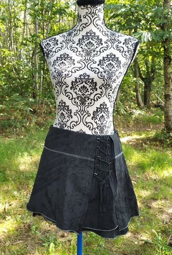 Jupe à volants et laçage Taille 36