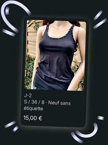Débardeur noir sans manches avec des finitions brutes et des clous sur le décolleté Y2K année 2000