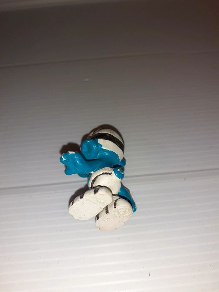 Schtroumpf prisonnier. - photo numéro 2