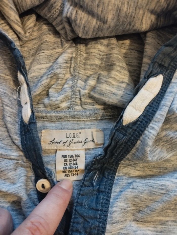 T shirt à capuche, taille 12/14 ans - photo numéro 3