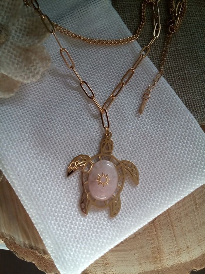 Collier double avec tortue et pierre de quartz rose