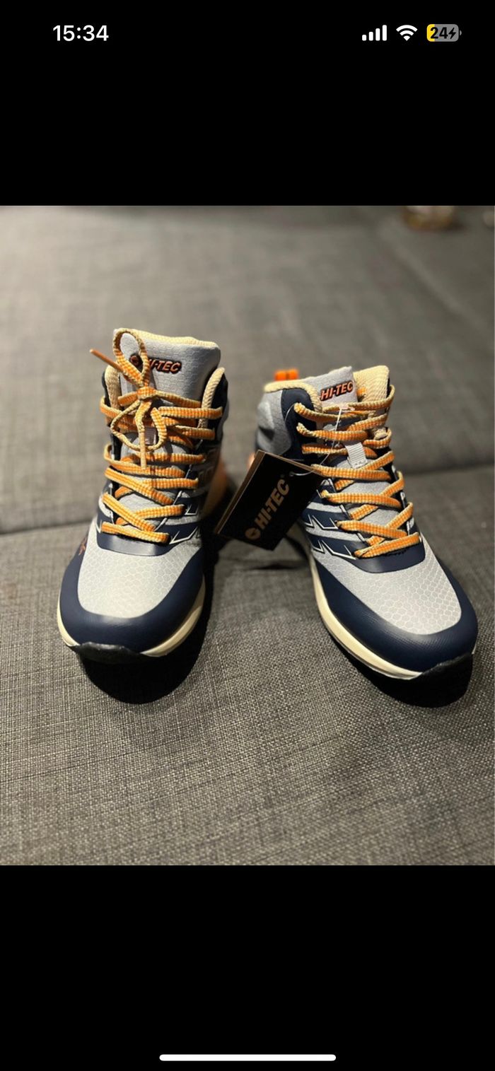 Basket hi-tech bleu et orange neuve