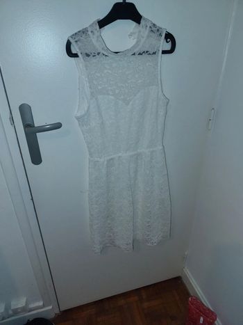 Robe blanche dentelle