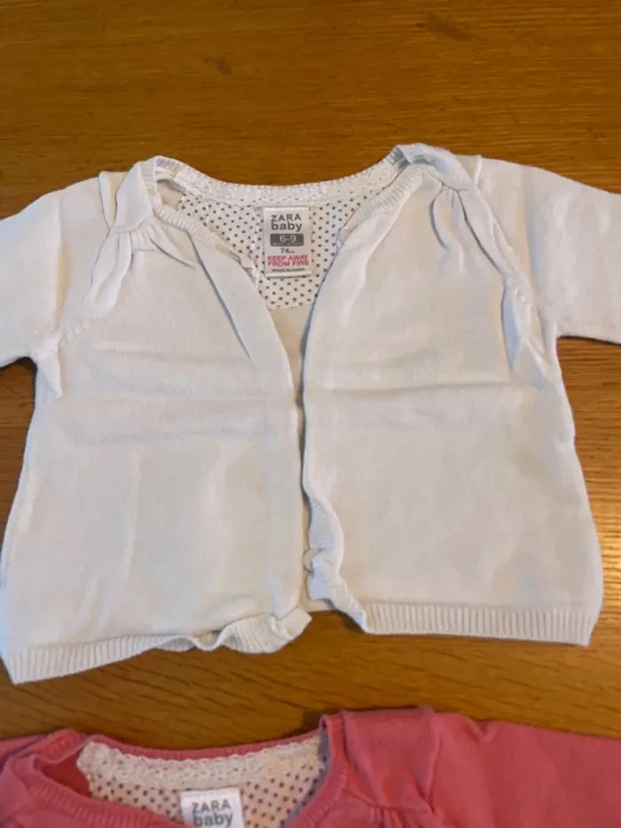 3 gilets fille 9 mois - photo numéro 4