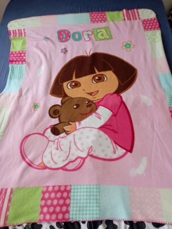 Couverture dora l'exploratrice