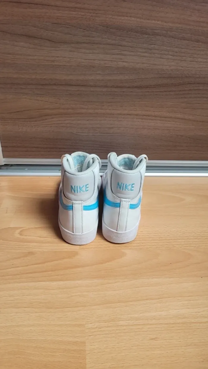 Baskets Nike taille 36,5 - photo numéro 3