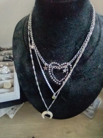 Collier triple rang argenté motif étoiles, corne