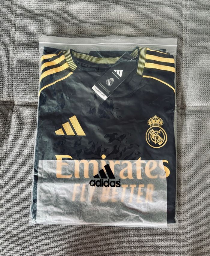 Maillot du réal de Madrid - photo numéro 4