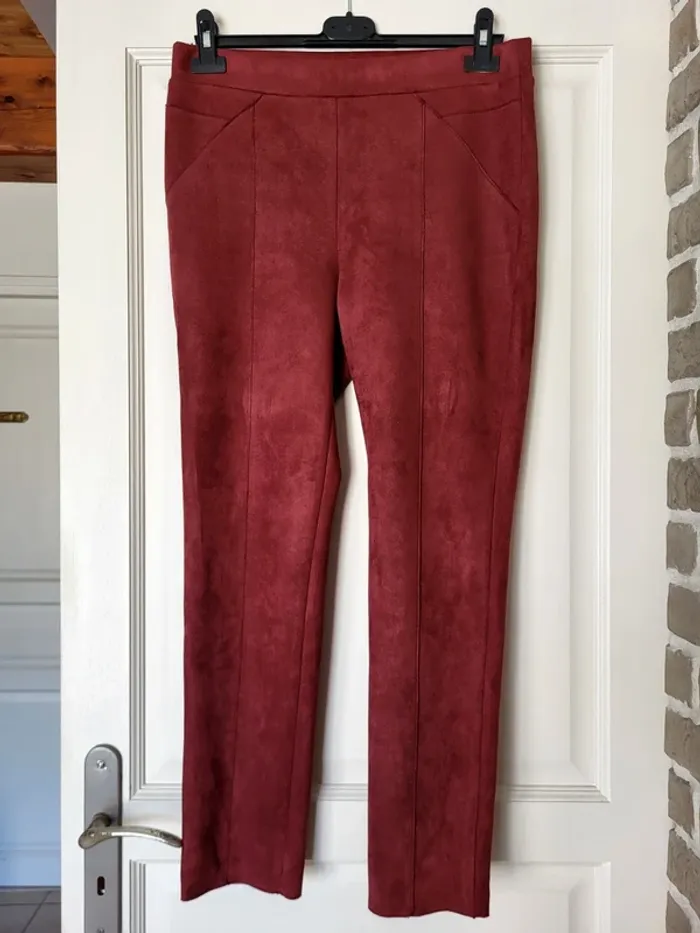 Pantalon en velours suédine bordeaux Renato Bene - élégance rétro