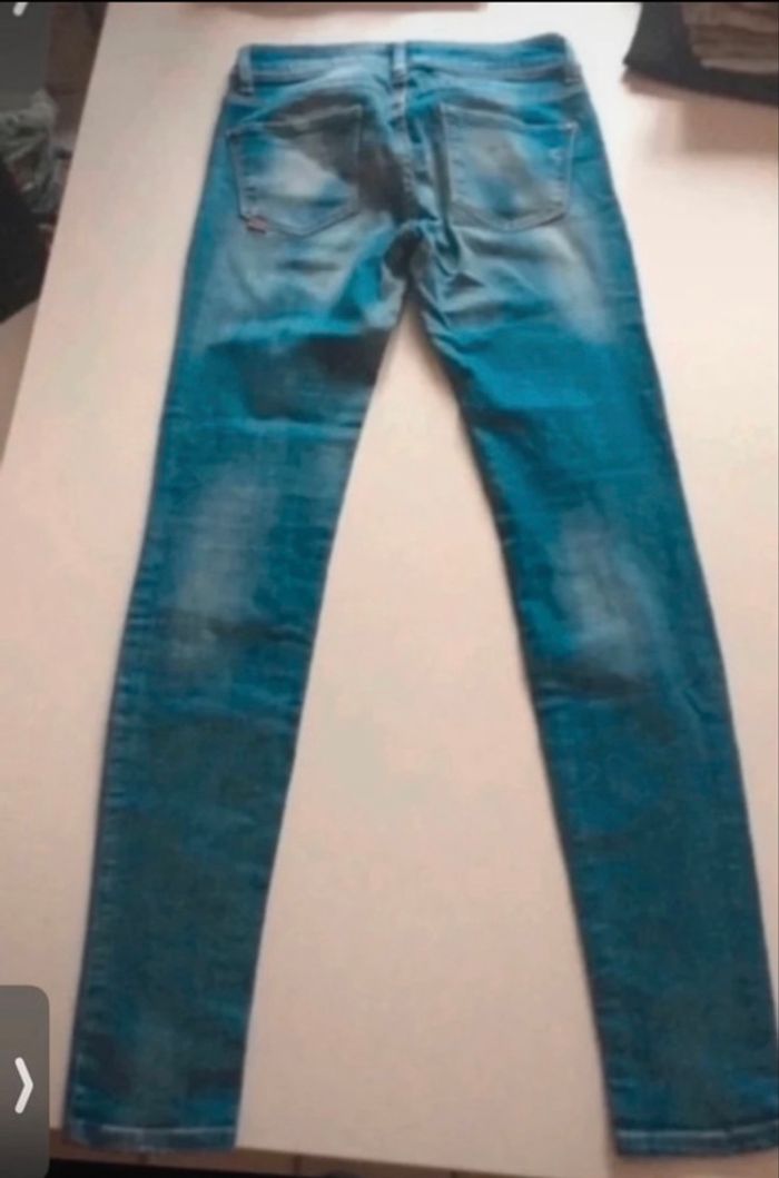 Jean pour femme TRÈS BON ÉTAT taille 38 / M couleur bleu - photo numéro 3